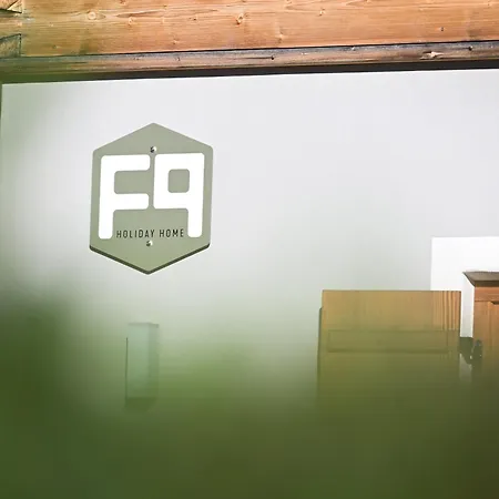 Apartamento F9 *